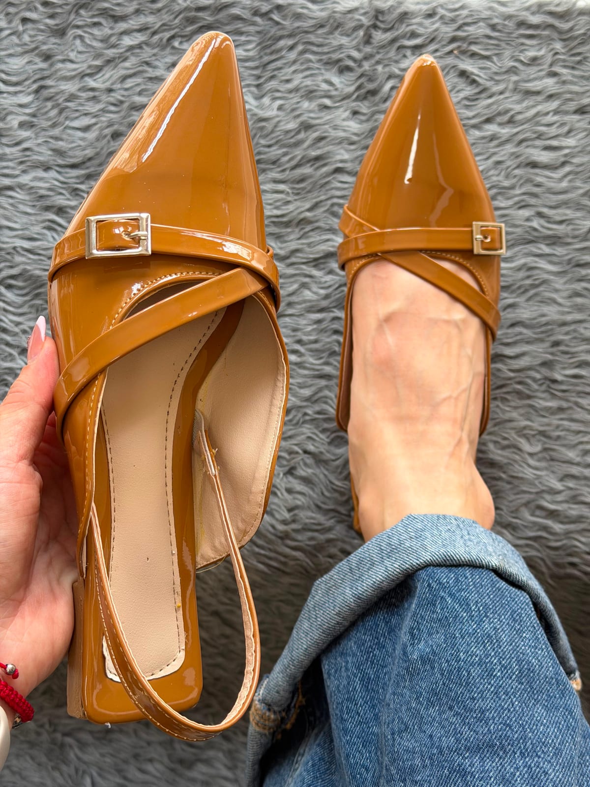 Mule con broche - Camel charol