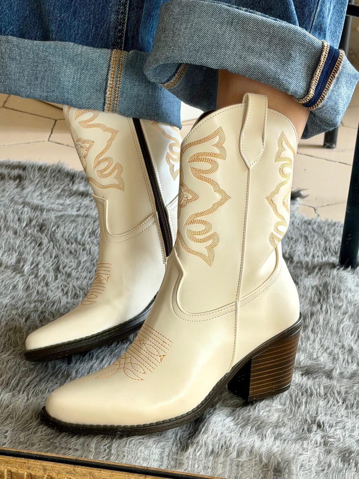 Bota vaquera mediana - Latte